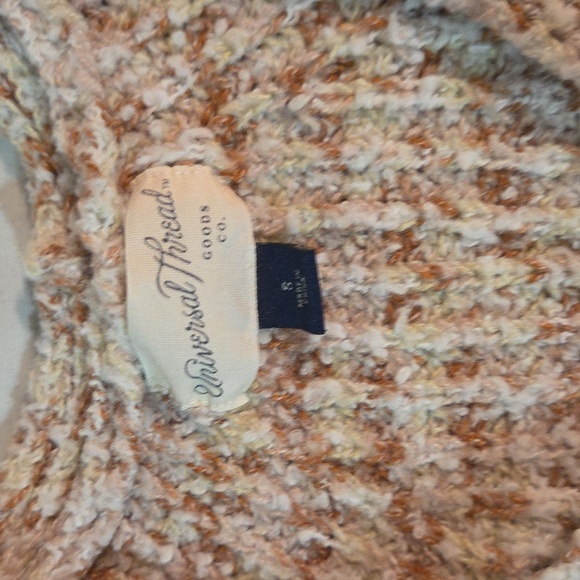 Small Universal Thread Sweater - Picture 2 of 2